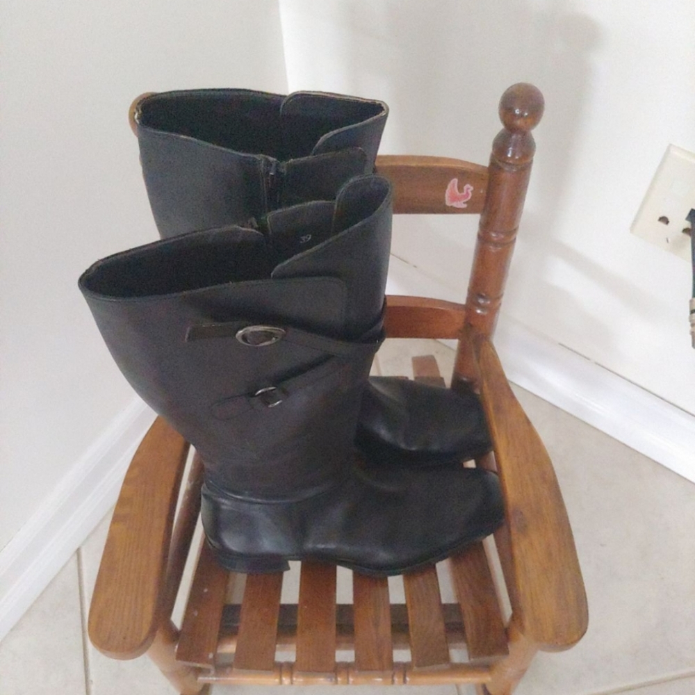 Size 9 leather boots